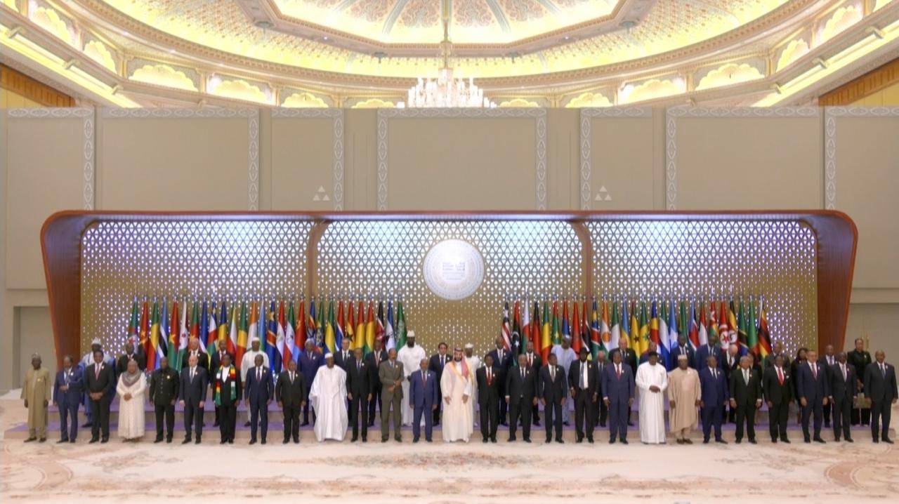 في ختام القمة السعودبة الافريقية  اعتماد اعلان الرياض يدعو الى وقف الحرب في قطاع غزة والتشديد علي ضرورة حماية المدنيين