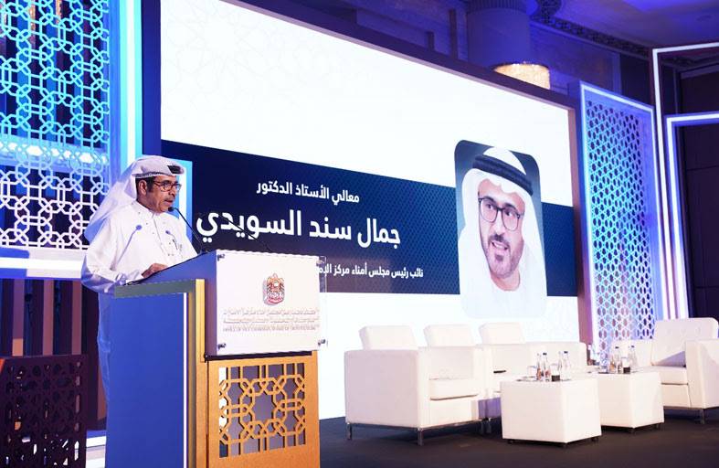 جمال السويدي يوقع كتاب صاحب السمو الشيخ محمد بن زايد آل نهيان.. إضاءات في مسيرة رجل الإنسانية