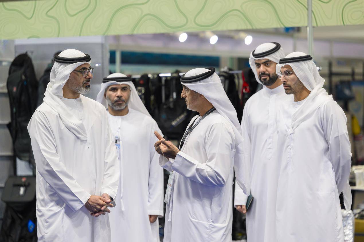 خالد بن محمد بن زايد يزور معرض أبوظبي الدولي للقوارب