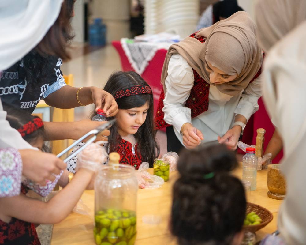 من الجامعة الأمريكية في الشارقة إلى غزة مع الحبحملة خيرية تحمل رسائل التضامن والأمل والإنسانية المشتركة