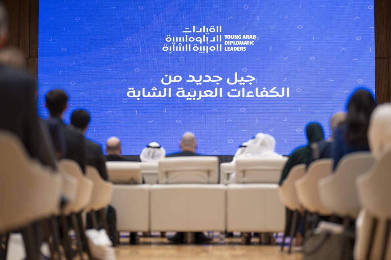 تحت رعاية عبدالله بن زايد وبحضور ذياب بن محمد بن زايد وراشد بن حميد بن راشد.. برنامج القيادات الدبلوماسية العربية الشابة يحتفل بتخريج دفعة من طلبته