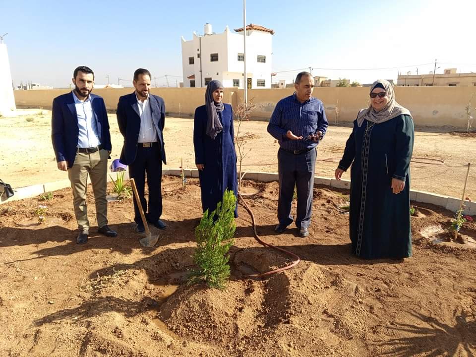 العيسى ترعى مبادرات في مدرسة سبع اصير الثانوية للبنات