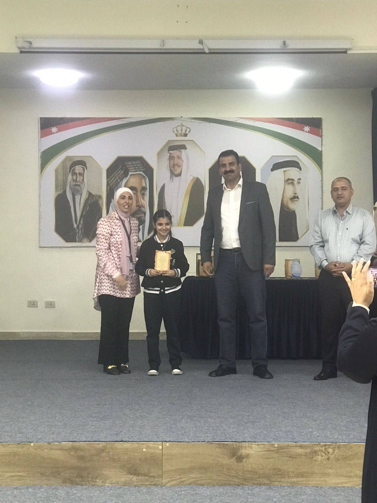 حصلت طالبة مدارس النظم الحديثة شهد الحاج من الصف الثالث في مسابقة الرسم بعنوان لمدرستي أنتمي بالمركز الثالث على مستوى مديرية لواء الجامعة