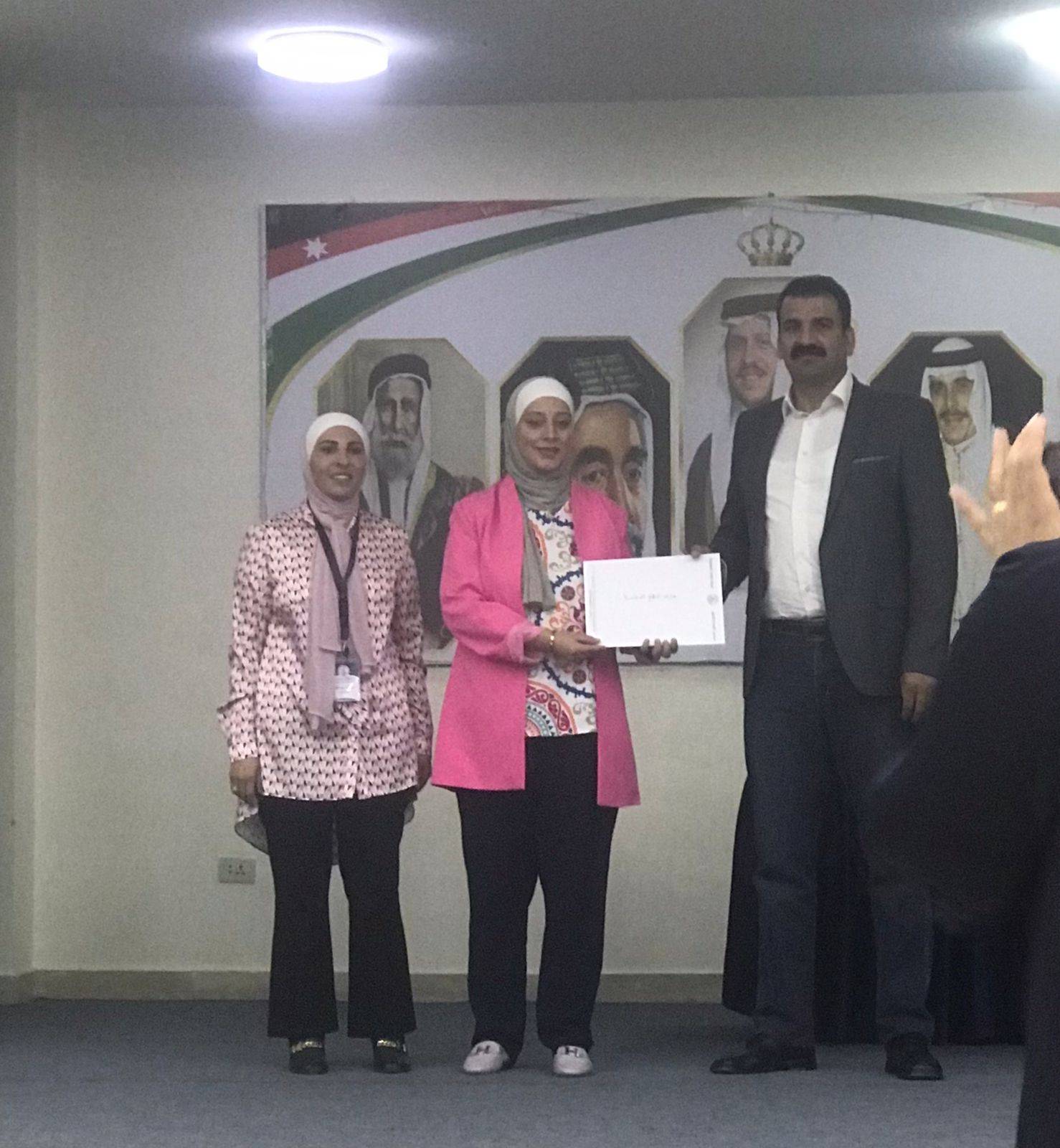 حصلت طالبة مدارس النظم الحديثة شهد الحاج من الصف الثالث في مسابقة الرسم بعنوان لمدرستي أنتمي بالمركز الثالث على مستوى مديرية لواء الجامعة
