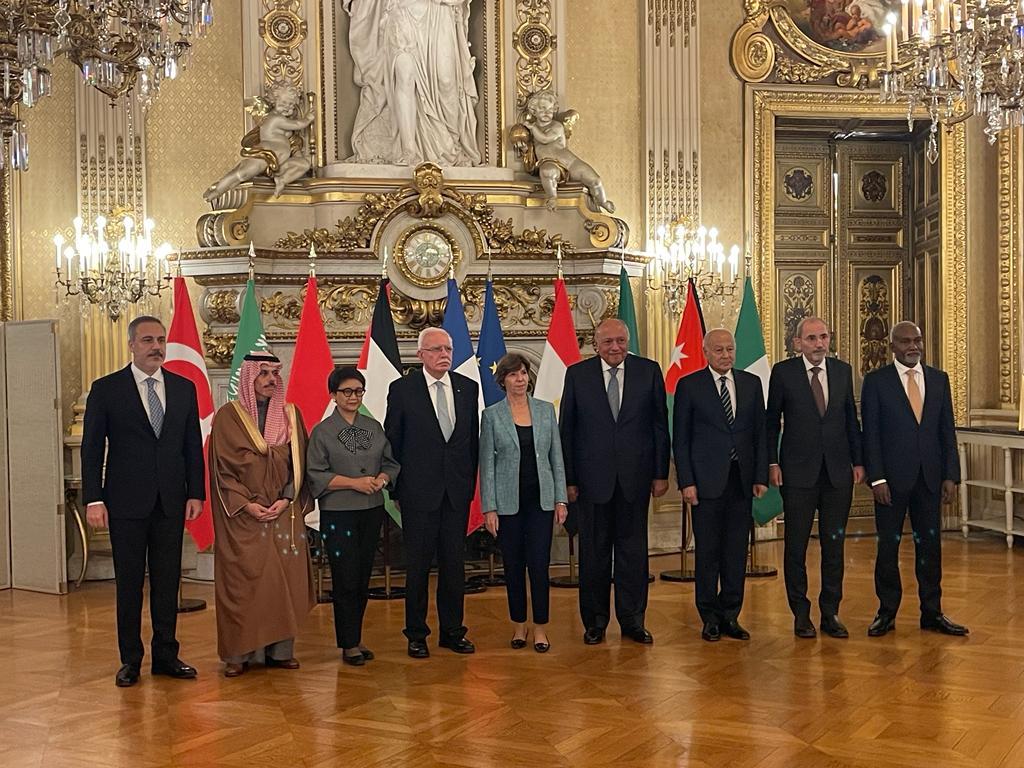 اعضاء اللجنة الوزارية المكلفة من القمة العربية الإسلامية المشتركة غير العادية يلتقون وزيرة الخارجية الفرنسية*