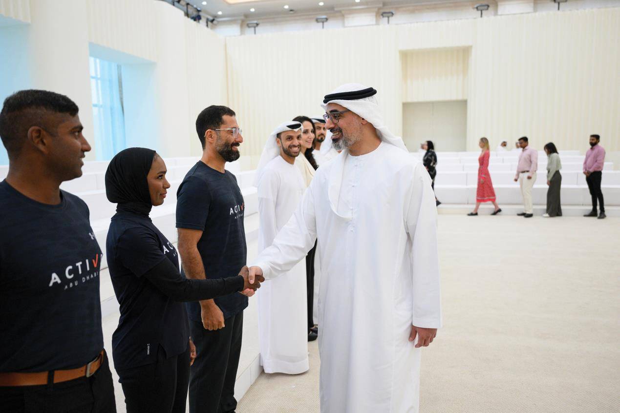 خالد بن محمد بن زايد يستقبل فريق أكتف أبوظبي الرياضي