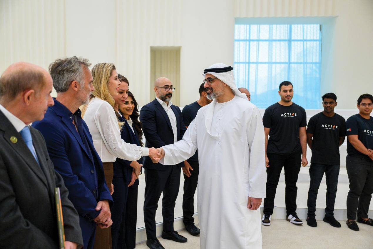خالد بن محمد بن زايد يستقبل فريق أكتف أبوظبي الرياضي