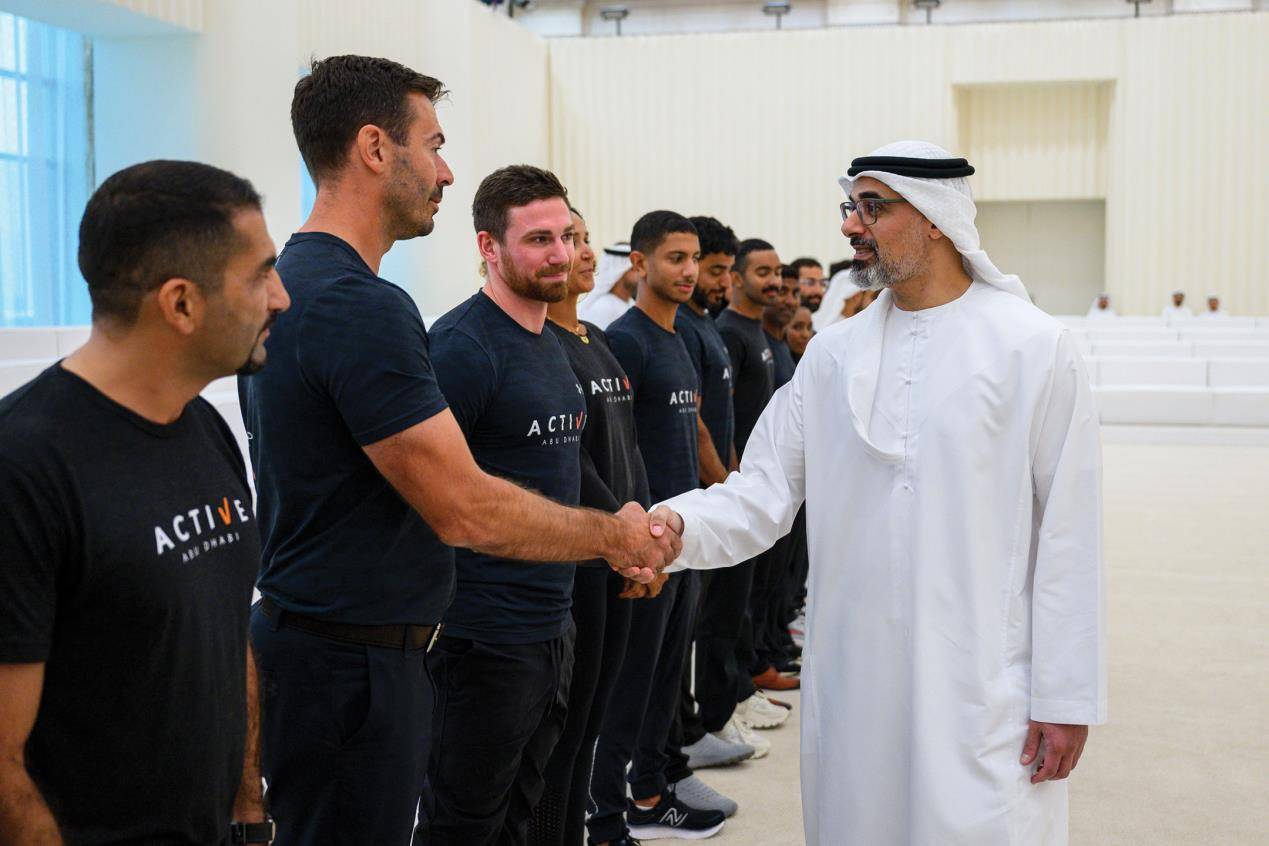 خالد بن محمد بن زايد يستقبل فريق أكتف أبوظبي الرياضي