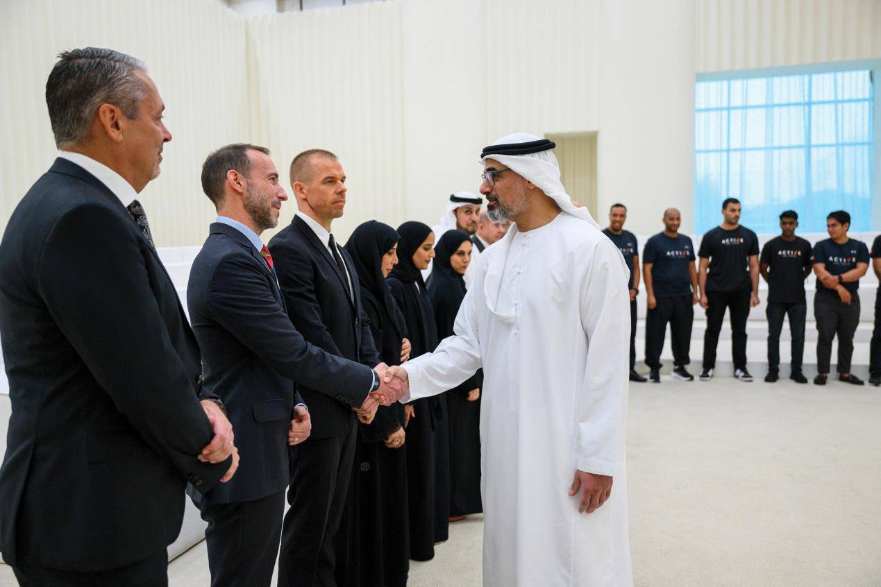 خالد بن محمد بن زايد يستقبل فريق أكتف أبوظبي الرياضي