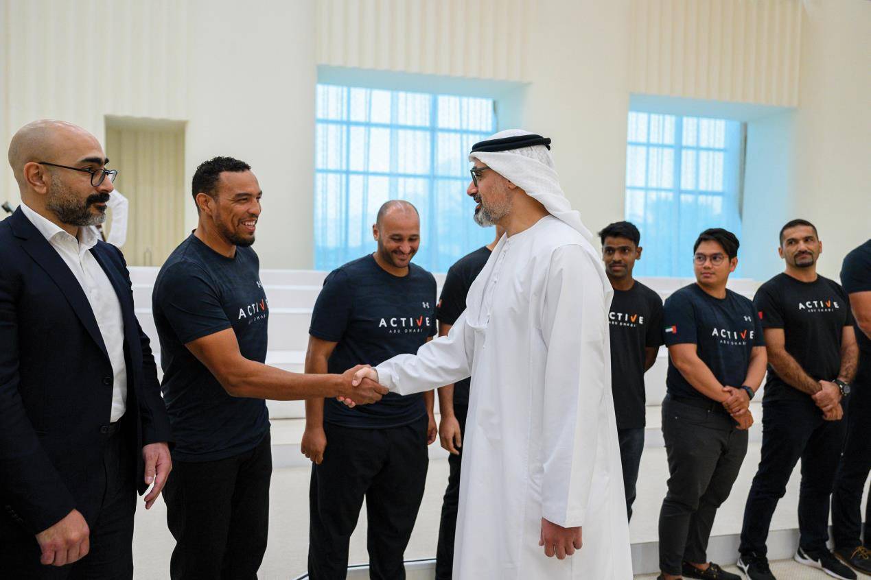 خالد بن محمد بن زايد يستقبل فريق أكتف أبوظبي الرياضي