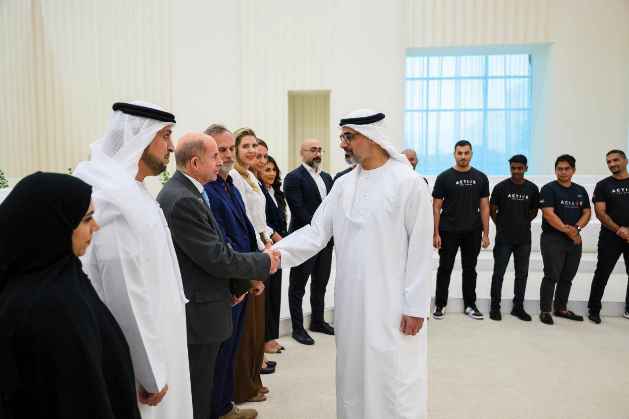 خالد بن محمد بن زايد يستقبل فريق أكتف أبوظبي الرياضي