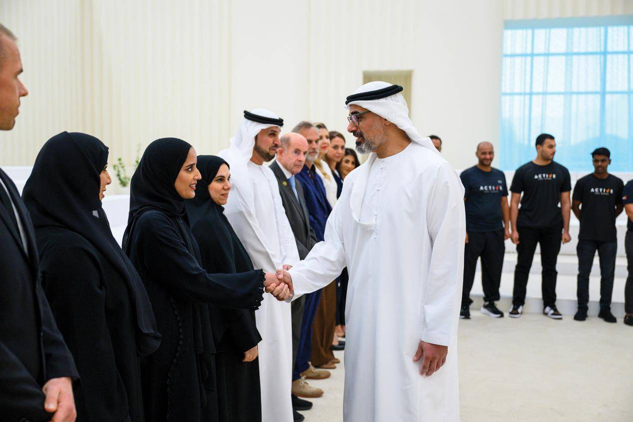 خالد بن محمد بن زايد يستقبل فريق أكتف أبوظبي الرياضي
