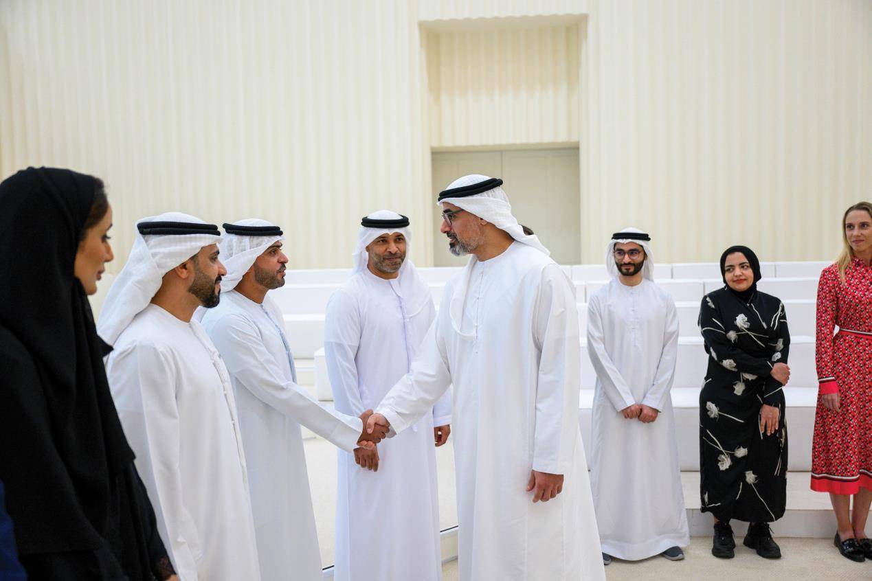 خالد بن محمد بن زايد يستقبل فريق أكتف أبوظبي الرياضي