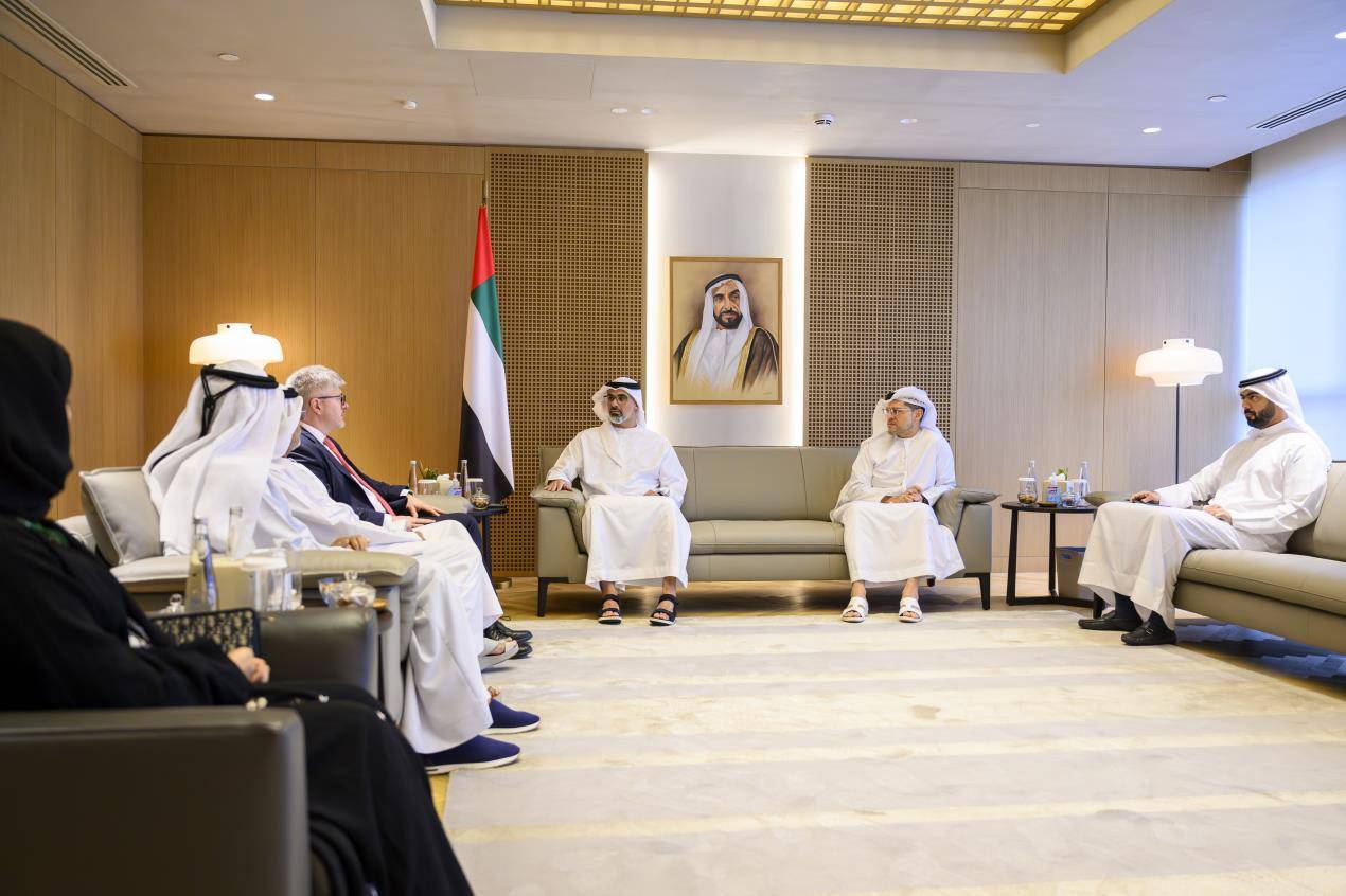 خالد بن محمد بن زايد يلتقي الأمين العام لمنظمة الطيران المدني الدولي (الإيكاو)