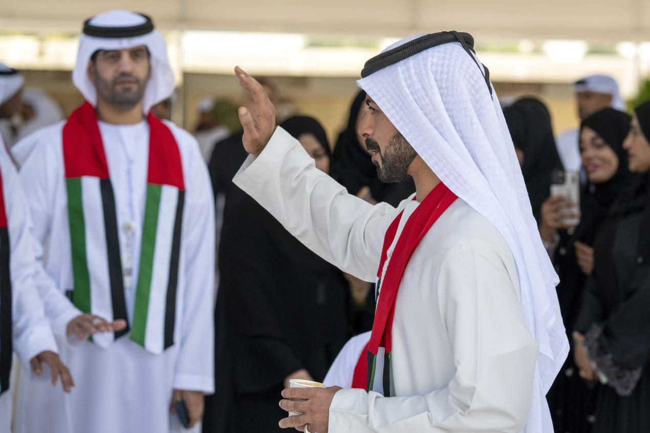 خليفة بن طحنون يشهد احتفال ديوان ولي عهد أبوظبي باليوم الوطني