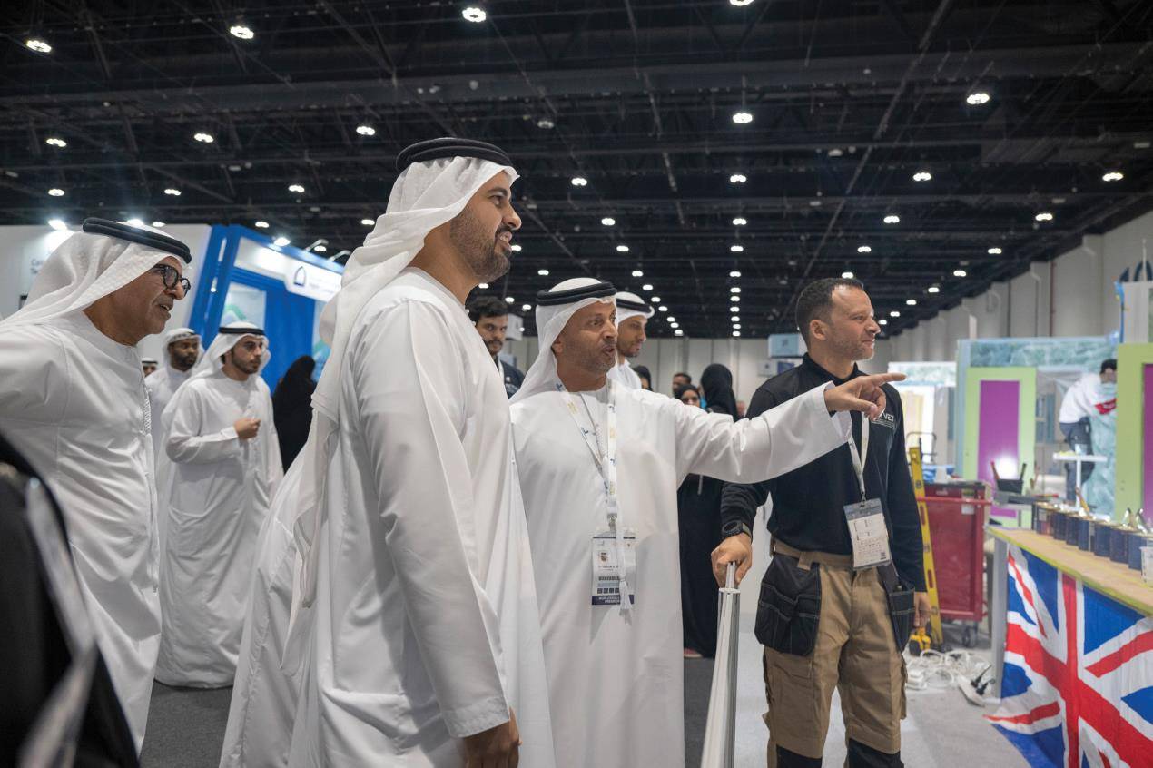 ذياب بن محمد بن زايد يشهد فعاليات النسخة الثانية من مسابقة مهارات آسيا العالمية أبوظبي