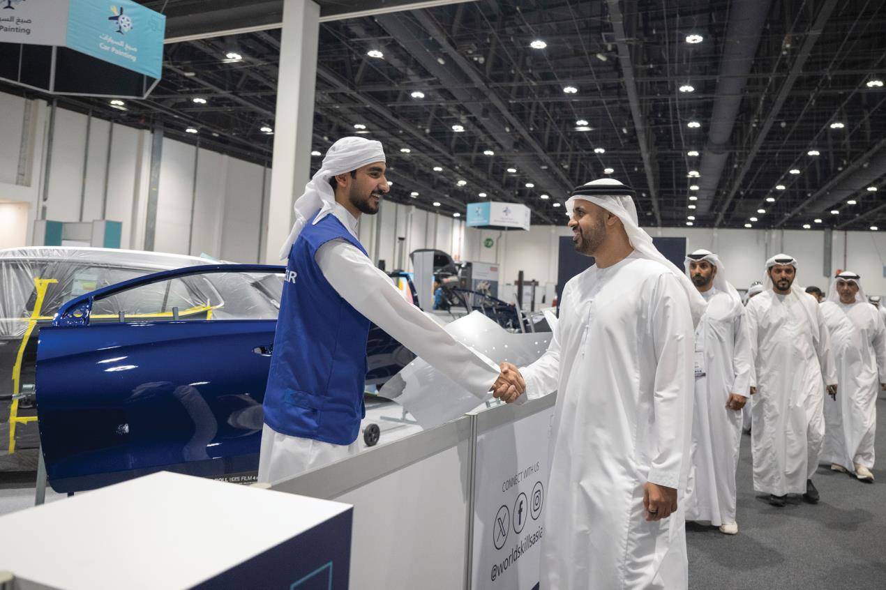 ذياب بن محمد بن زايد يشهد فعاليات النسخة الثانية من مسابقة مهارات آسيا العالمية أبوظبي