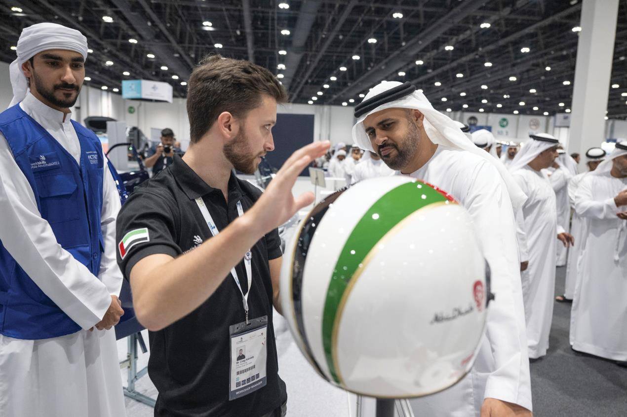 ذياب بن محمد بن زايد يشهد فعاليات النسخة الثانية من مسابقة مهارات آسيا العالمية أبوظبي