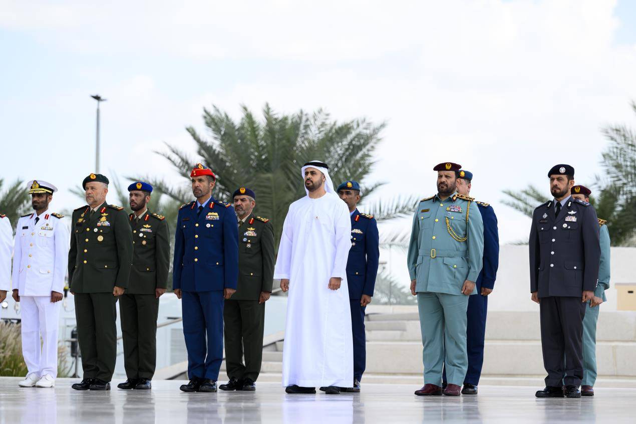 ذياب بن محمد بن زايد يشارك في وقفة الدعاء الصامت في واحة الكرامة