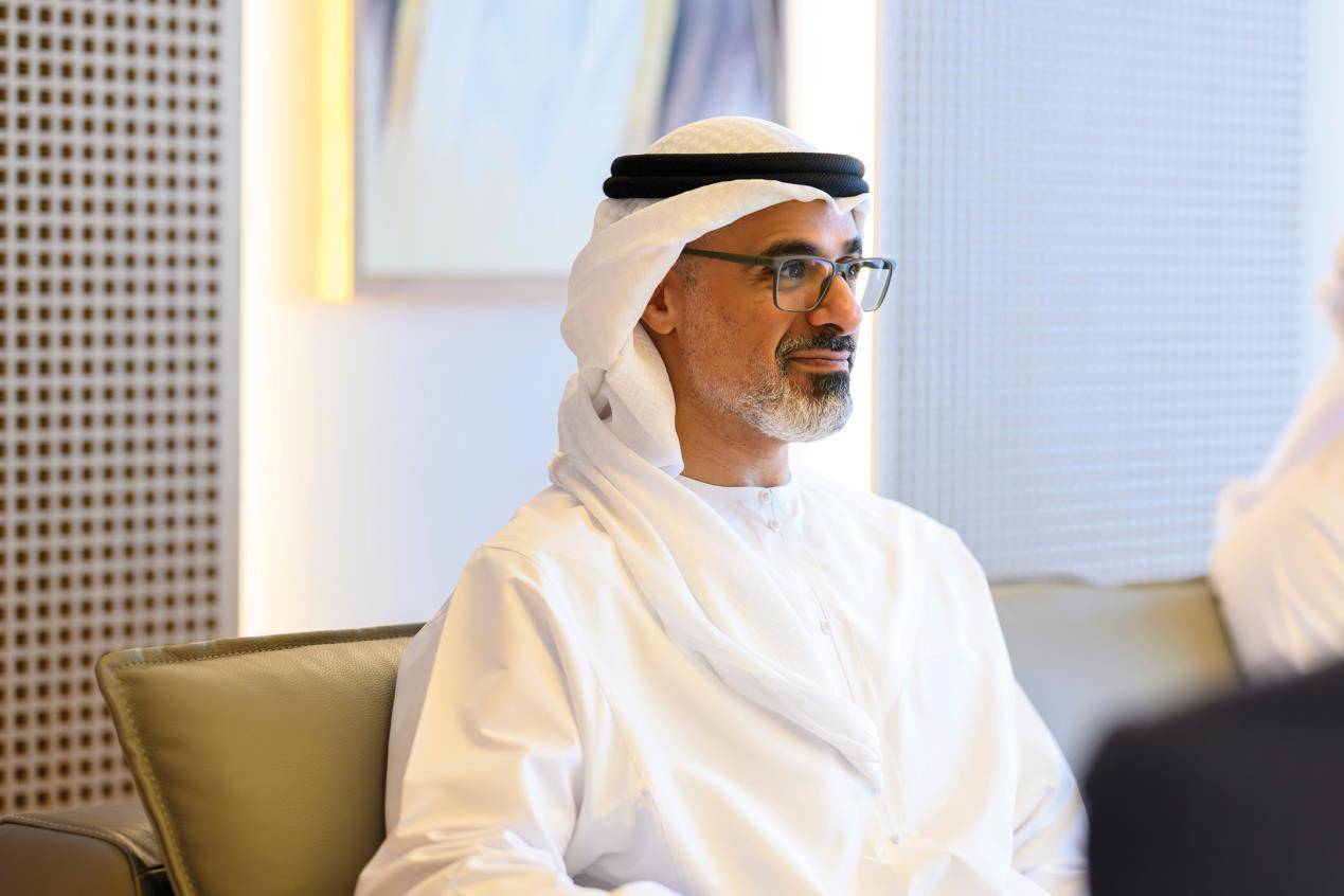 خالد بن محمد بن زايد يلتقي رئيس معهد «ميلكن»