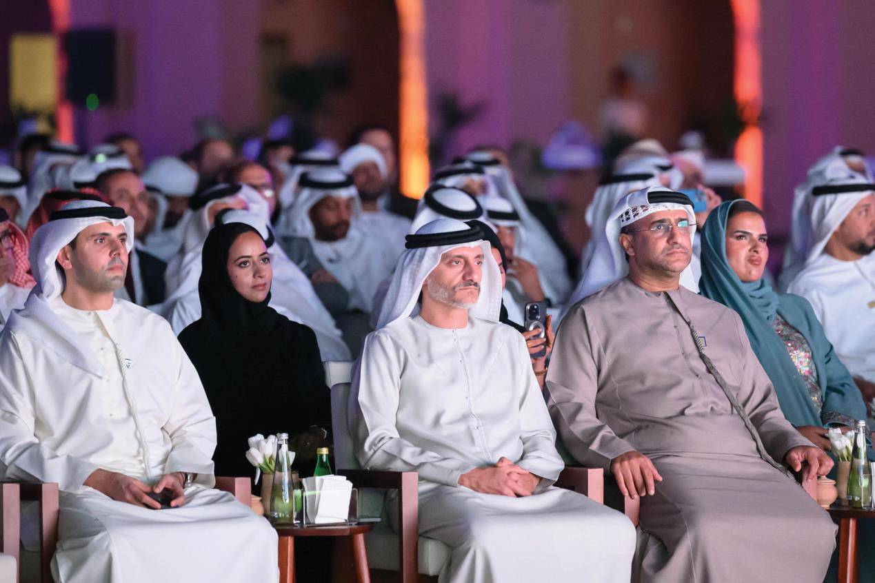 تحت رعاية حمدان بن زايد.. محمد بن حمدان بن زايد يُكرِّم الفائزين في الدورة الأولى من جائزة «سرد الذهب»
