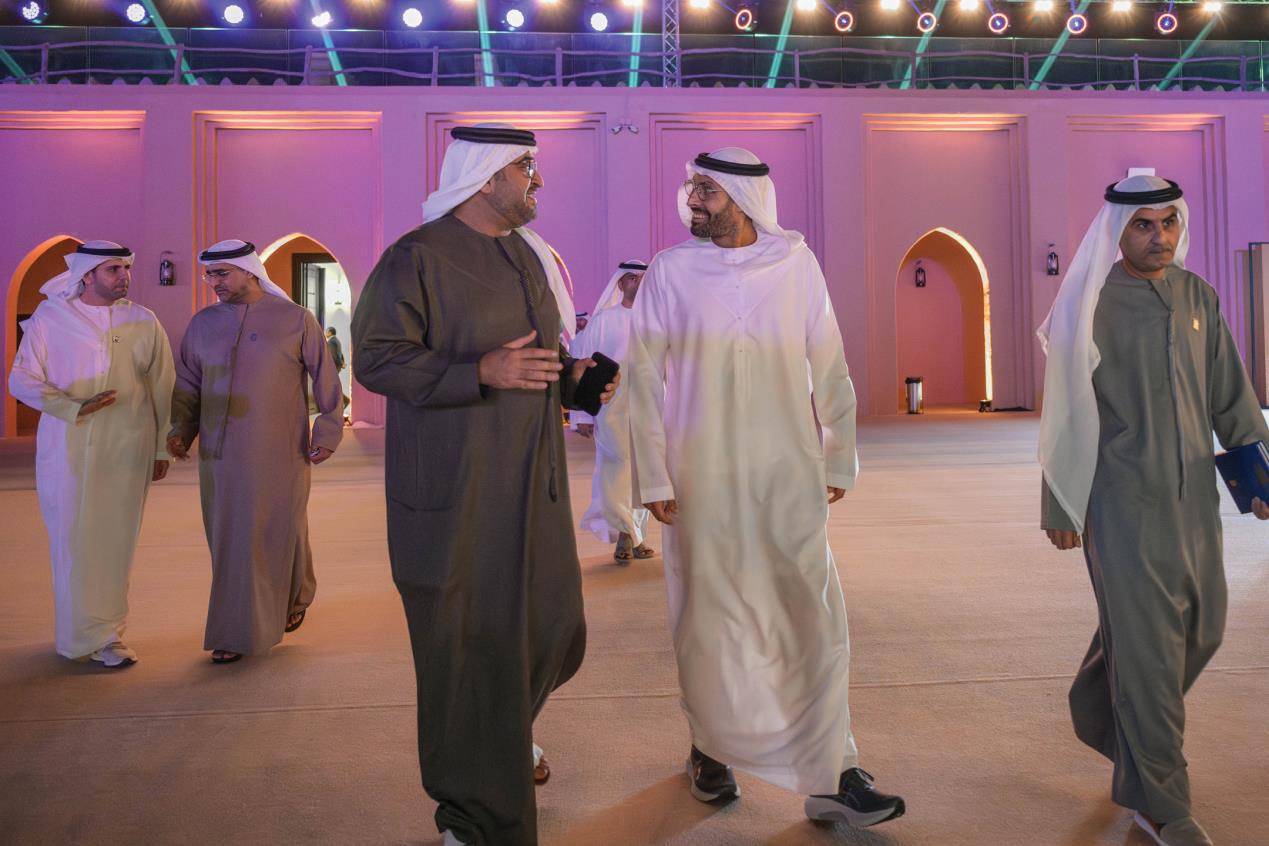 تحت رعاية حمدان بن زايد.. محمد بن حمدان بن زايد يُكرِّم الفائزين في الدورة الأولى من جائزة «سرد الذهب»