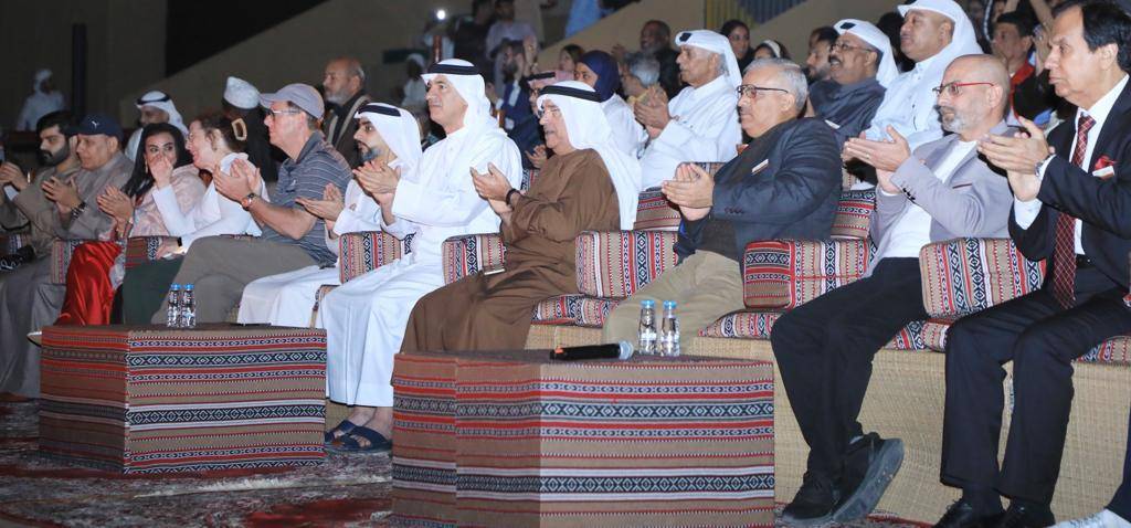 في اليوم الثاني لـ «الشارقة للمسرح الصحراوي» «أولاد العالية» الموريتاني: الفن رسالة سلام