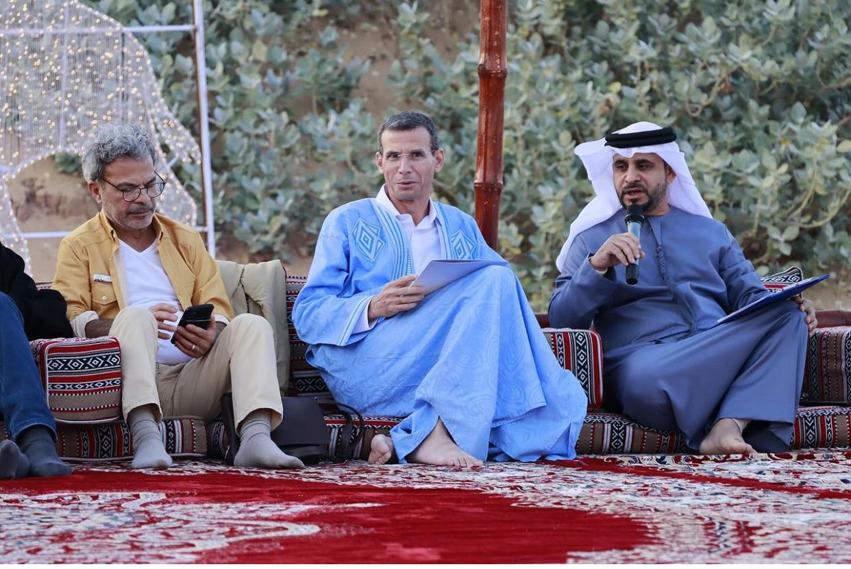 في اليوم الثاني لـ «الشارقة للمسرح الصحراوي» «أولاد العالية» الموريتاني: الفن رسالة سلام