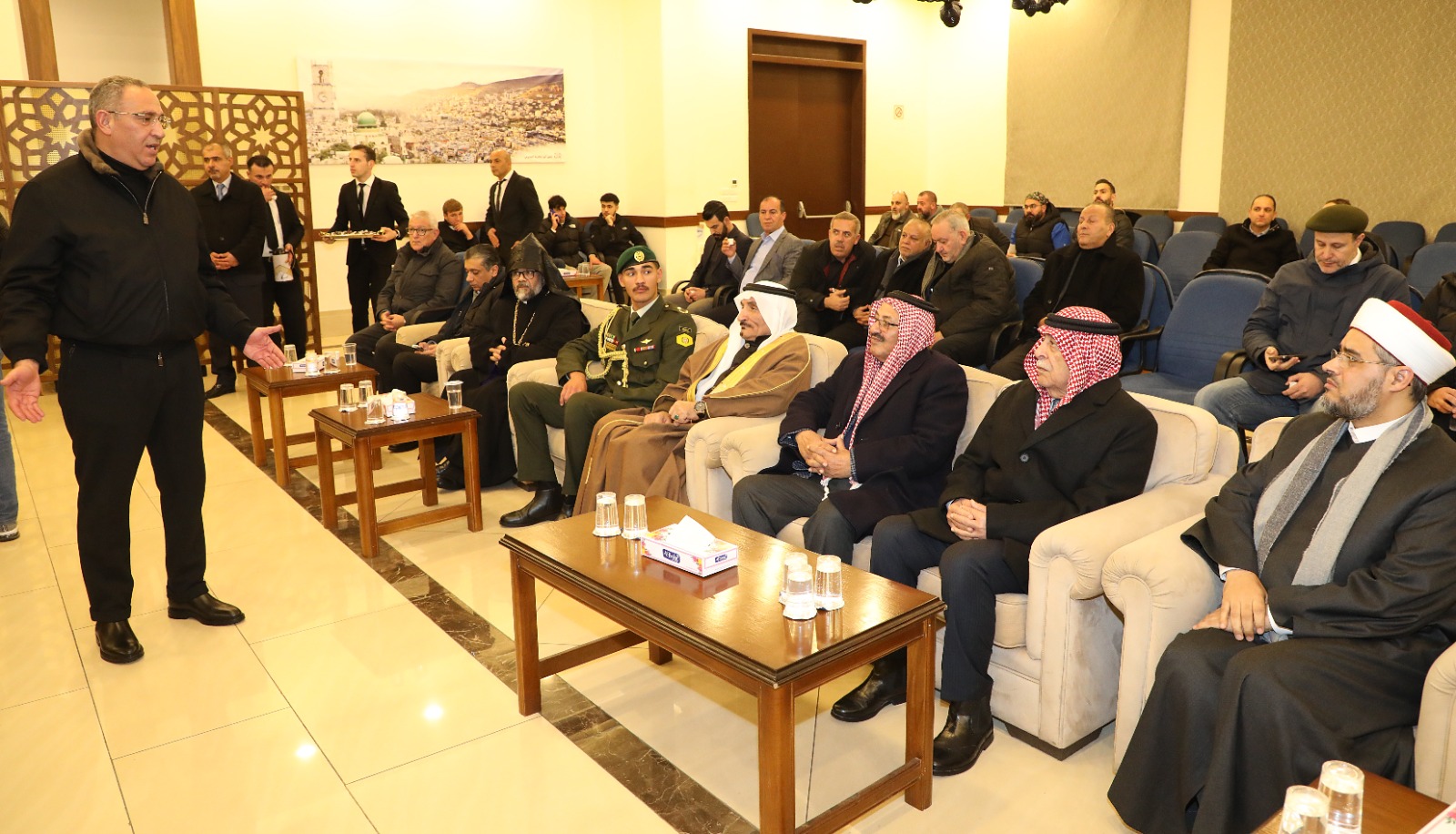 مندوبا عن الملك وولي العهد: العيسوي يعزي عشيرتي الدباس وآل الصاحب/عمان  