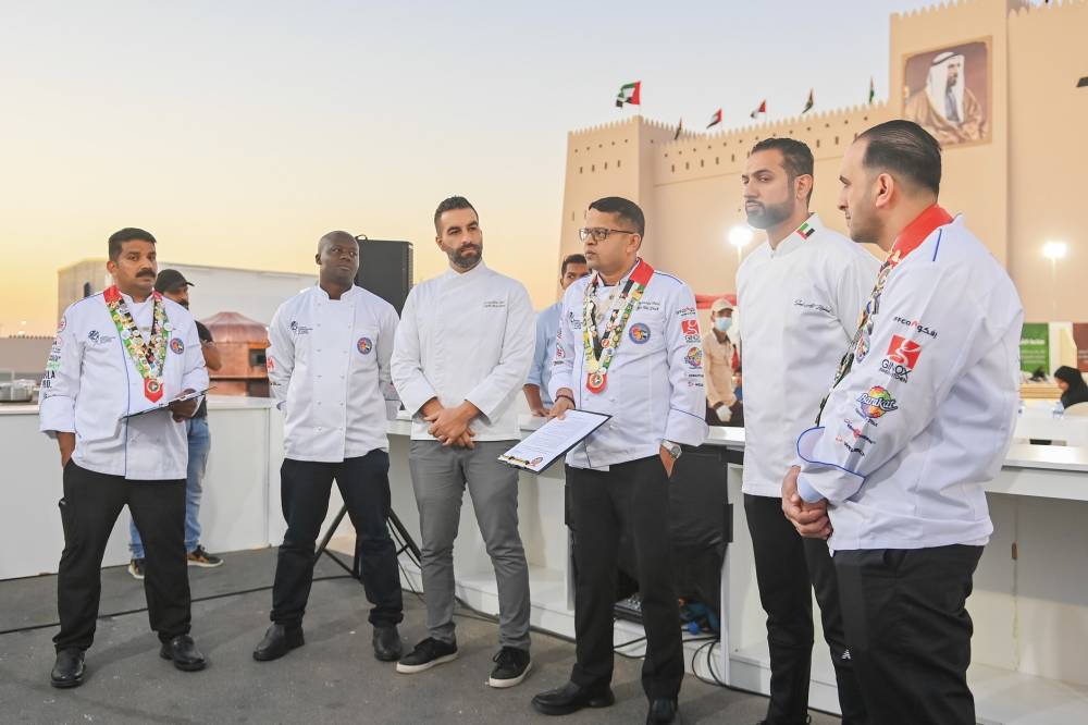 برعاية منصور بن زايد .. اختتام مهرجان ومزاد الوثبة للتمور تكريم شركاء النجاح من الجهات الراعية والداعمة استقبال 22 طن من التمور الإماراتية الفاخرة 10 أيام احتفت بنخيل التمر ومنتجاته والصناعات المرتبطة به  