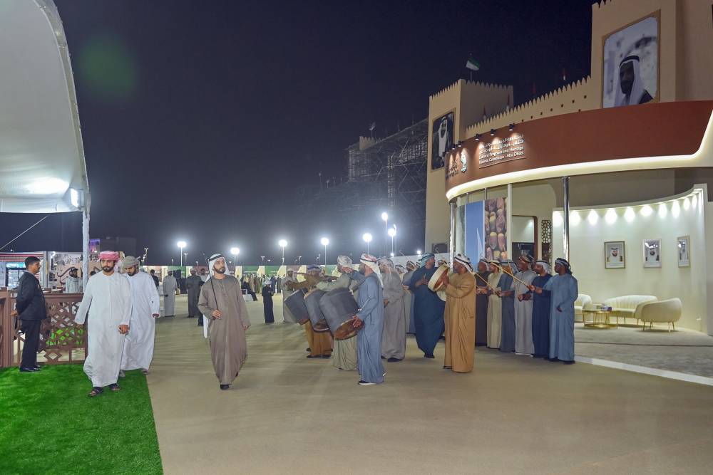 برعاية منصور بن زايد .. اختتام مهرجان ومزاد الوثبة للتمور تكريم شركاء النجاح من الجهات الراعية والداعمة استقبال 22 طن من التمور الإماراتية الفاخرة 10 أيام احتفت بنخيل التمر ومنتجاته والصناعات المرتبطة به  