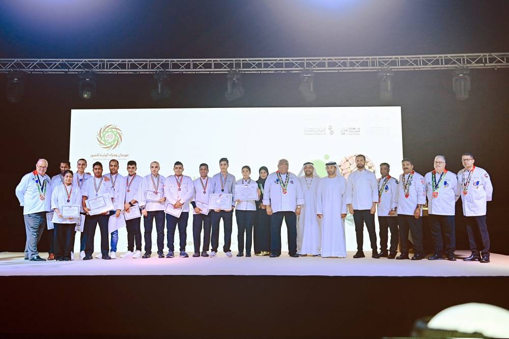 برعاية منصور بن زايد .. اختتام مهرجان ومزاد الوثبة للتمور تكريم شركاء النجاح من الجهات الراعية والداعمة استقبال 22 طن من التمور الإماراتية الفاخرة 10 أيام احتفت بنخيل التمر ومنتجاته والصناعات المرتبطة به  