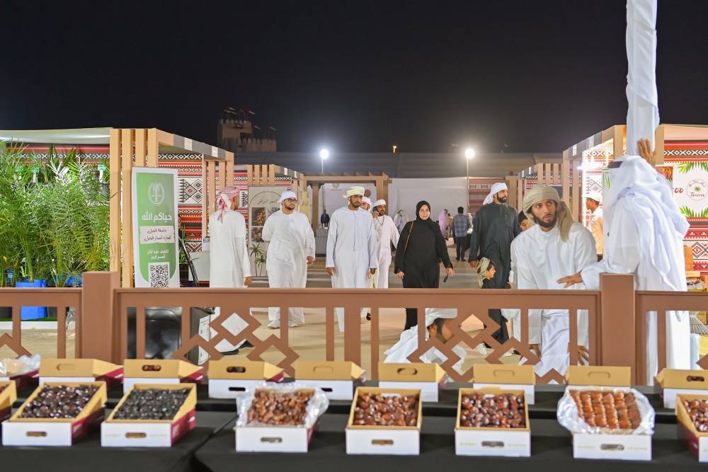 برعاية منصور بن زايد .. اختتام مهرجان ومزاد الوثبة للتمور تكريم شركاء النجاح من الجهات الراعية والداعمة استقبال 22 طن من التمور الإماراتية الفاخرة 10 أيام احتفت بنخيل التمر ومنتجاته والصناعات المرتبطة به  