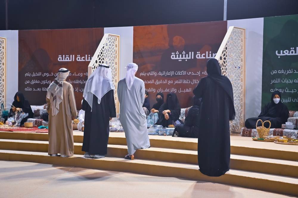 برعاية منصور بن زايد .. اختتام مهرجان ومزاد الوثبة للتمور تكريم شركاء النجاح من الجهات الراعية والداعمة استقبال 22 طن من التمور الإماراتية الفاخرة 10 أيام احتفت بنخيل التمر ومنتجاته والصناعات المرتبطة به  