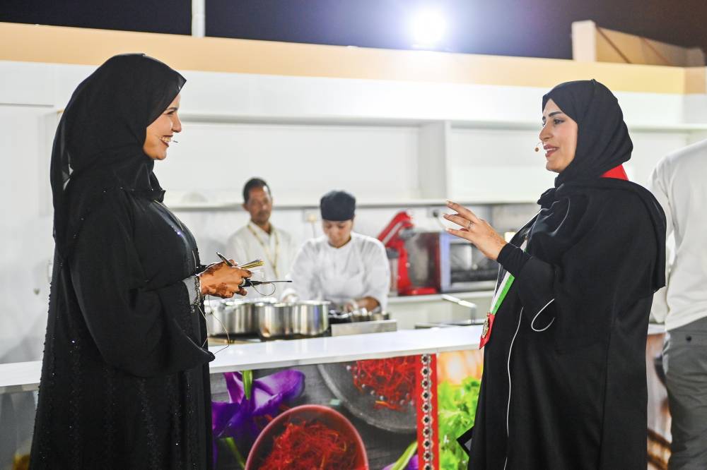 برعاية منصور بن زايد .. اختتام مهرجان ومزاد الوثبة للتمور تكريم شركاء النجاح من الجهات الراعية والداعمة استقبال 22 طن من التمور الإماراتية الفاخرة 10 أيام احتفت بنخيل التمر ومنتجاته والصناعات المرتبطة به  