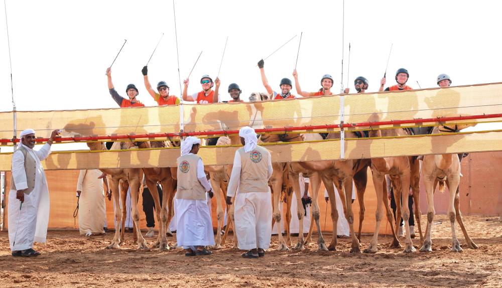 ماراثون رحلة الهجن ضمن مهرجان محمد بن زايد لسباقات الهجن العربية الأصيلة 32 متسابق من 18 جنسية مختلفة والذهب لأستونيا وفرنسا  