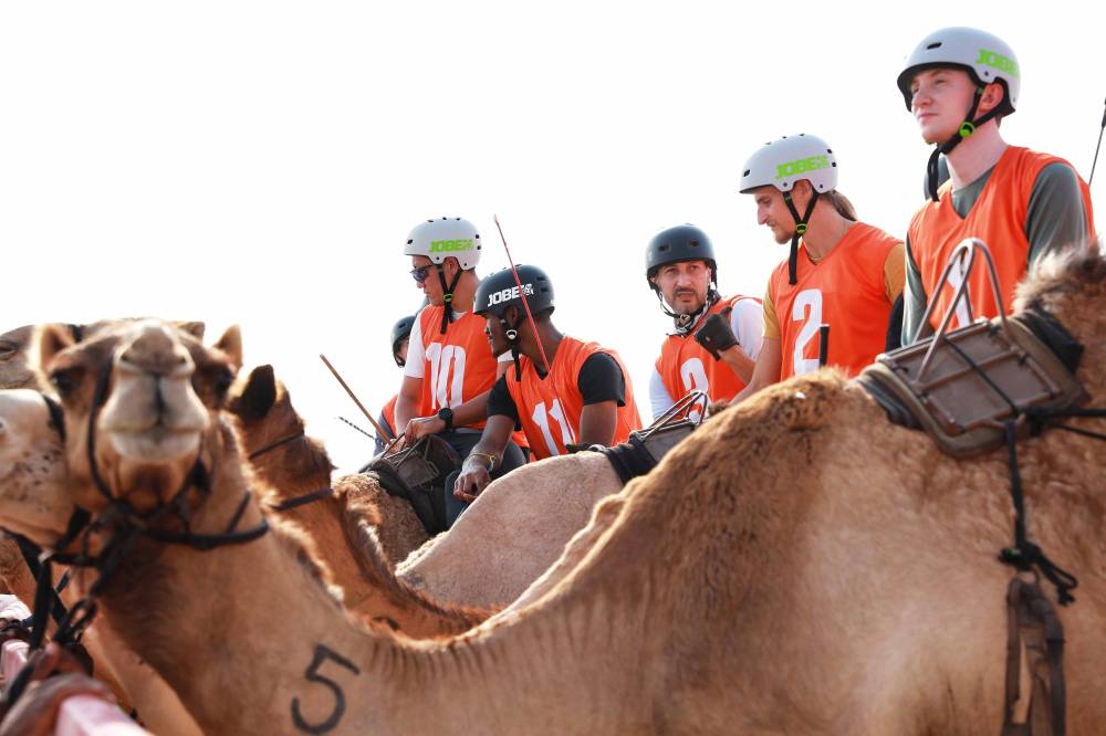 ماراثون رحلة الهجن ضمن مهرجان محمد بن زايد لسباقات الهجن العربية الأصيلة 32 متسابق من 18 جنسية مختلفة والذهب لأستونيا وفرنسا  