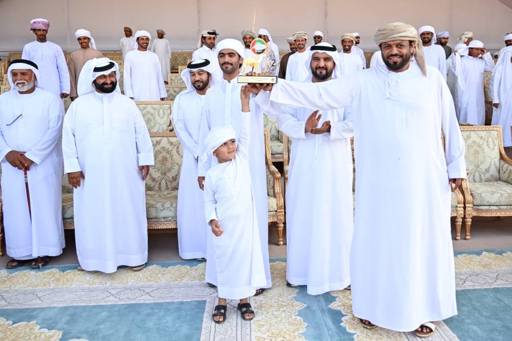منافسات قوية في ثاني أيام مزاينة الإبل في مهرجان محمد بن زايد لسباقات الهجن ومزاينة الإبل