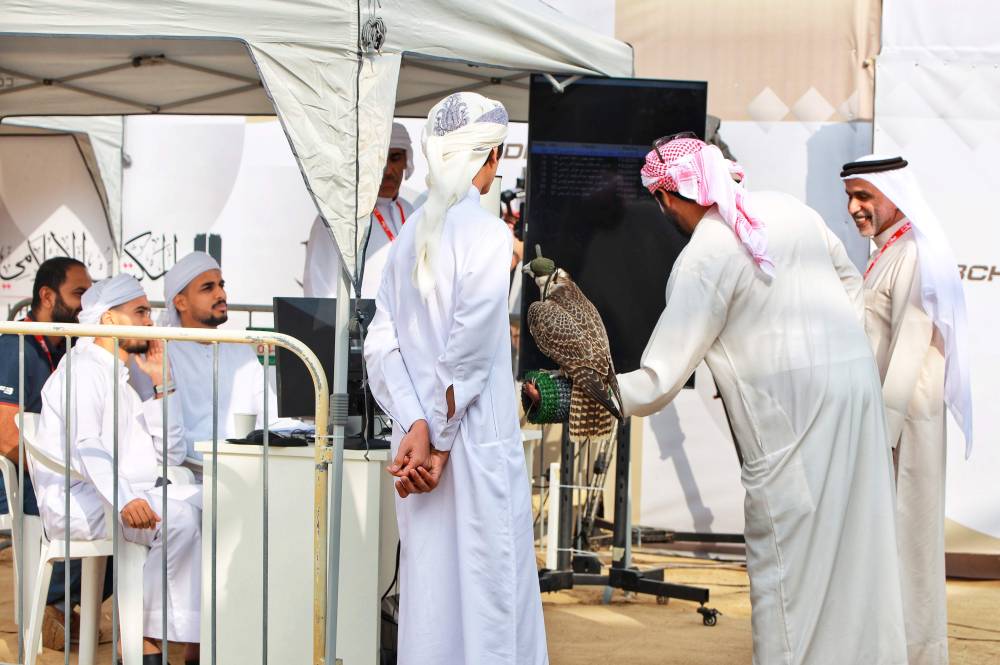 بطولة فزاع للصيد بالصقور تنطلق بمشاركة كبيرة ومنافسات قوية في أشواط العامة مُلاك