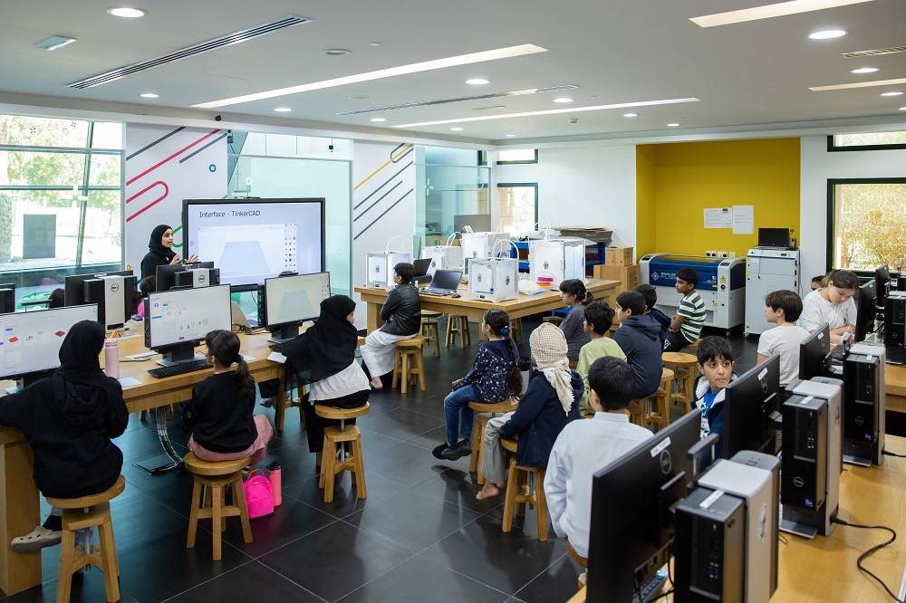 مركز جوجل للابتكار بمنتزه جامعة الإمارات  للعلوم والابتكار ينظم مخيماً شتوياً لطلبة المدارس