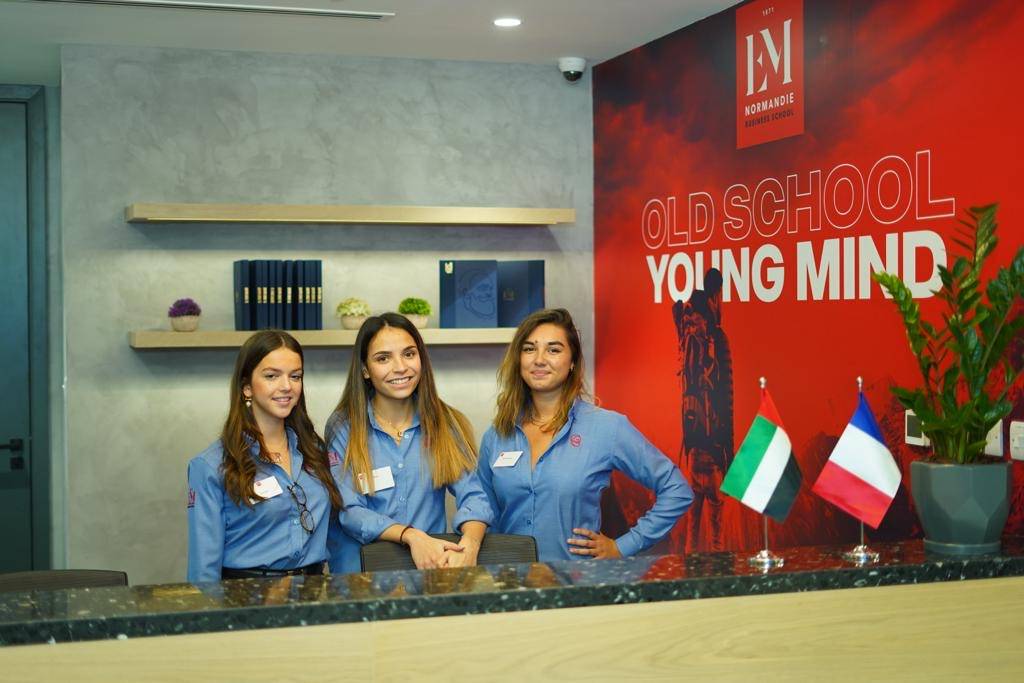 يهدف التعاون إلى تعزيز فرص التدريب الصناعي ومبادرات التعليم التنفيذي