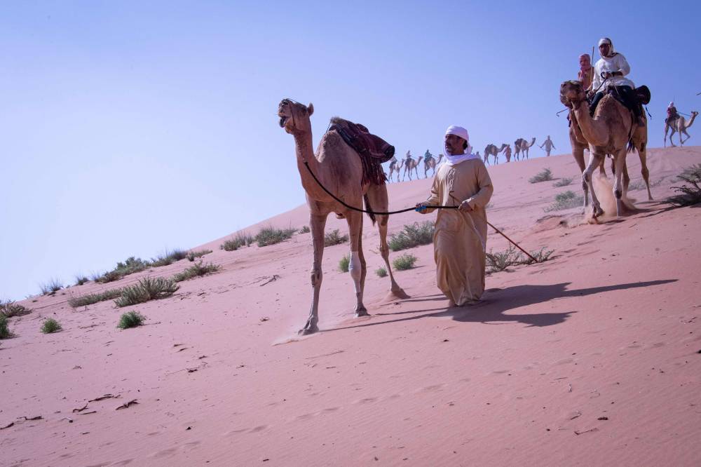 رحلة الهجن تقطع الصحراء الغربية في الطريق إلىخط النهاية عبد الله حمدان بن دلموك: رسالة الرحلة استدامة تراث الوطن  