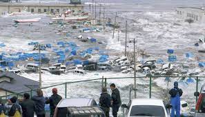 أولى موجات تسونامي تضرب اليابان بعد زلزال قوي