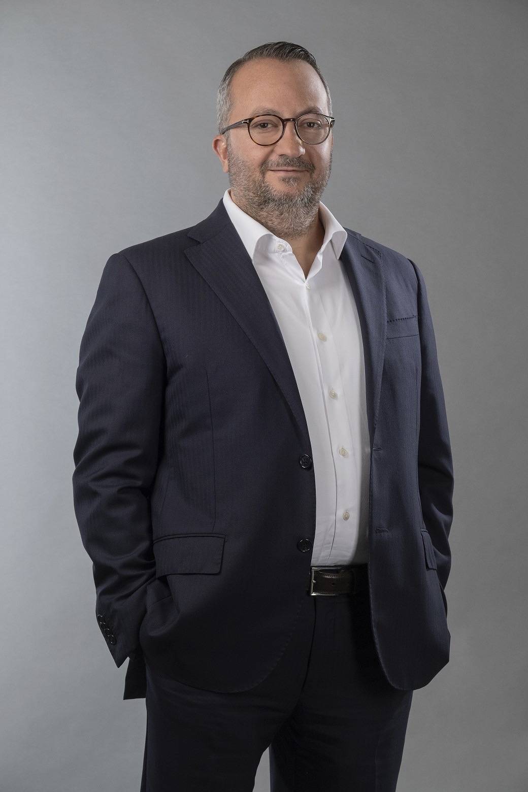 الشركة العالمية للاستثمارات الإعلامية ترقّي عبده جاد الله إلى منصب رئيس إدارة التحرير للمجموعة، وتعيّن نديم قطيش مديراً عامّاً لسكاي نيوز عربية