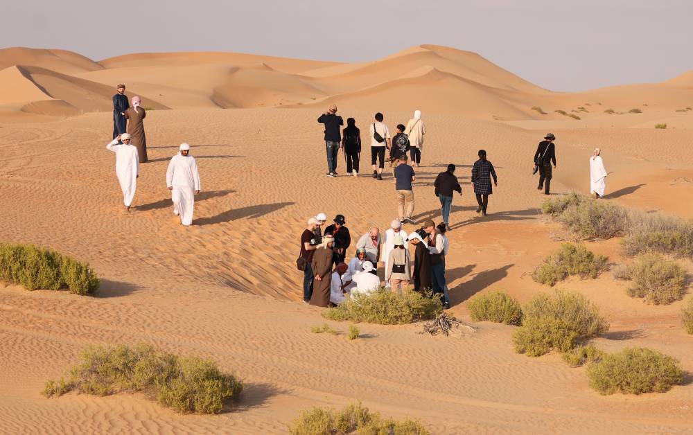 بمباركة من سمو الشيخ حمدان بن زايد.. نادي صقاري الإمارات يُنظّم فعاليات مخيم الصقارة الإماراتي-الياباني المُشترك  