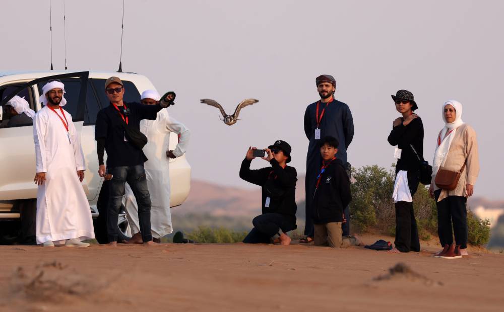 بمباركة من سمو الشيخ حمدان بن زايد.. نادي صقاري الإمارات يُنظّم فعاليات مخيم الصقارة الإماراتي-الياباني المُشترك  