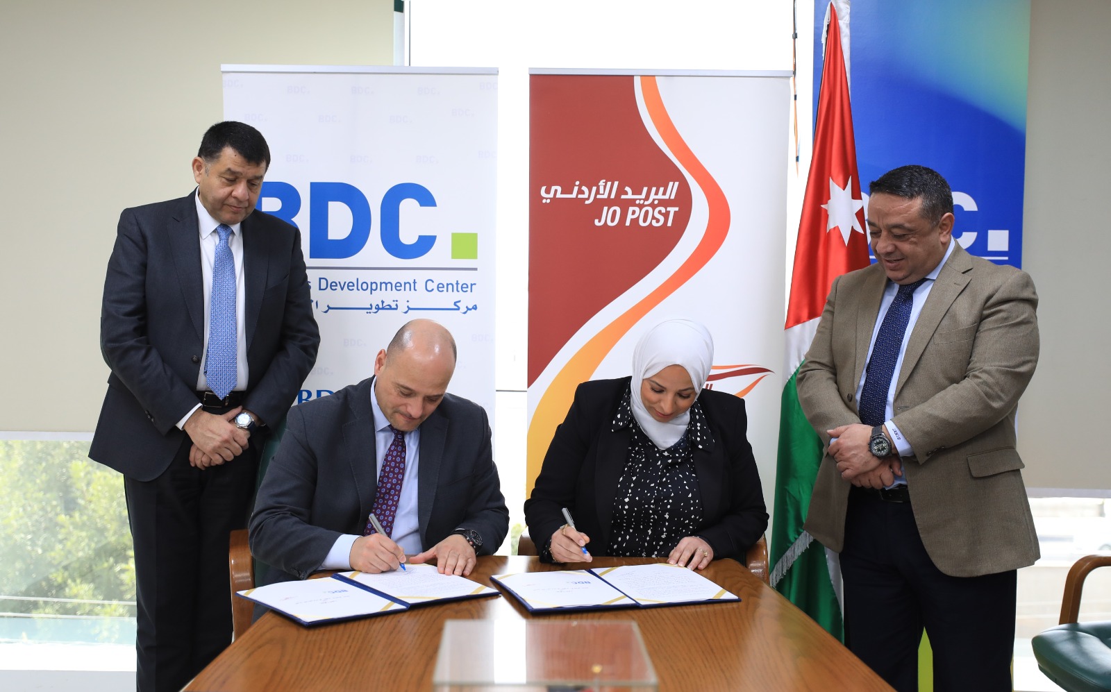 مركز تطوير الاعمال  BDC والبريد الأردني يطلقان حزمة من الخدمات لتمكين الشباب الأردني