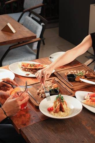 مطعم سِراج المدرج على دليل ميشلان يُطلق قائمة غداء عمل جديدة