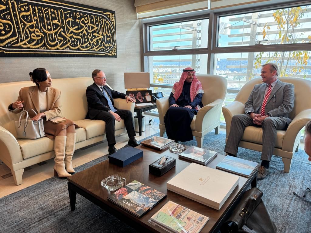 السفير السعودي لدى الاردن يلتقي المبعوث الخاص للحكومة الهولندية للشؤون الإنسانية في غزة مريان دي كواستينيت