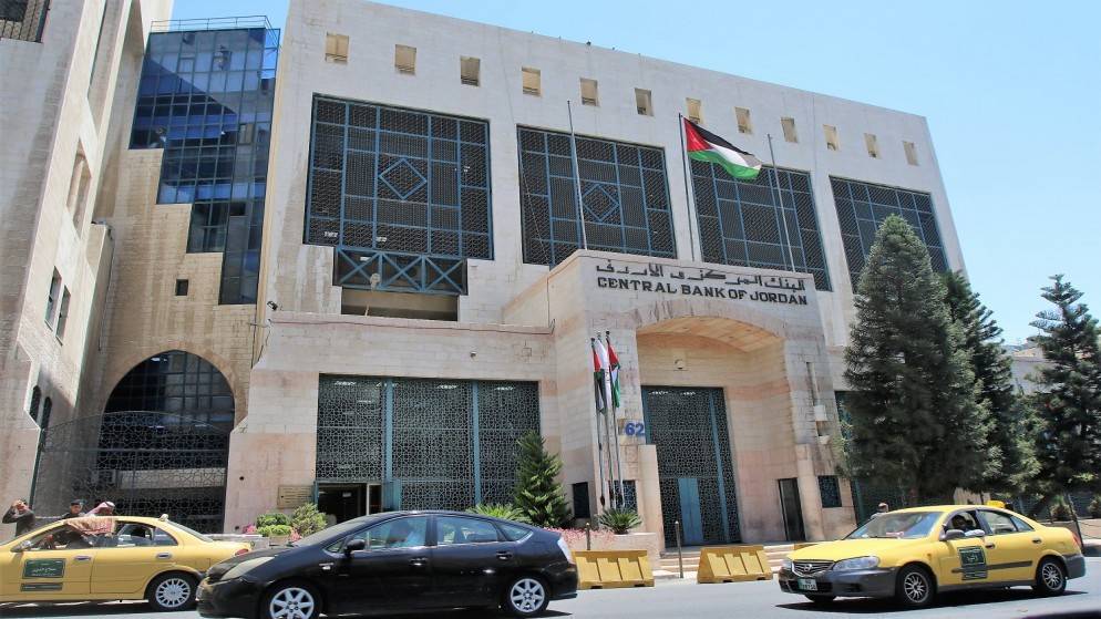 البنك المركزي يتوقع انخفاض أسعار الفائدة في كل ربع اعتبارا من الربع الثاني من 2024
